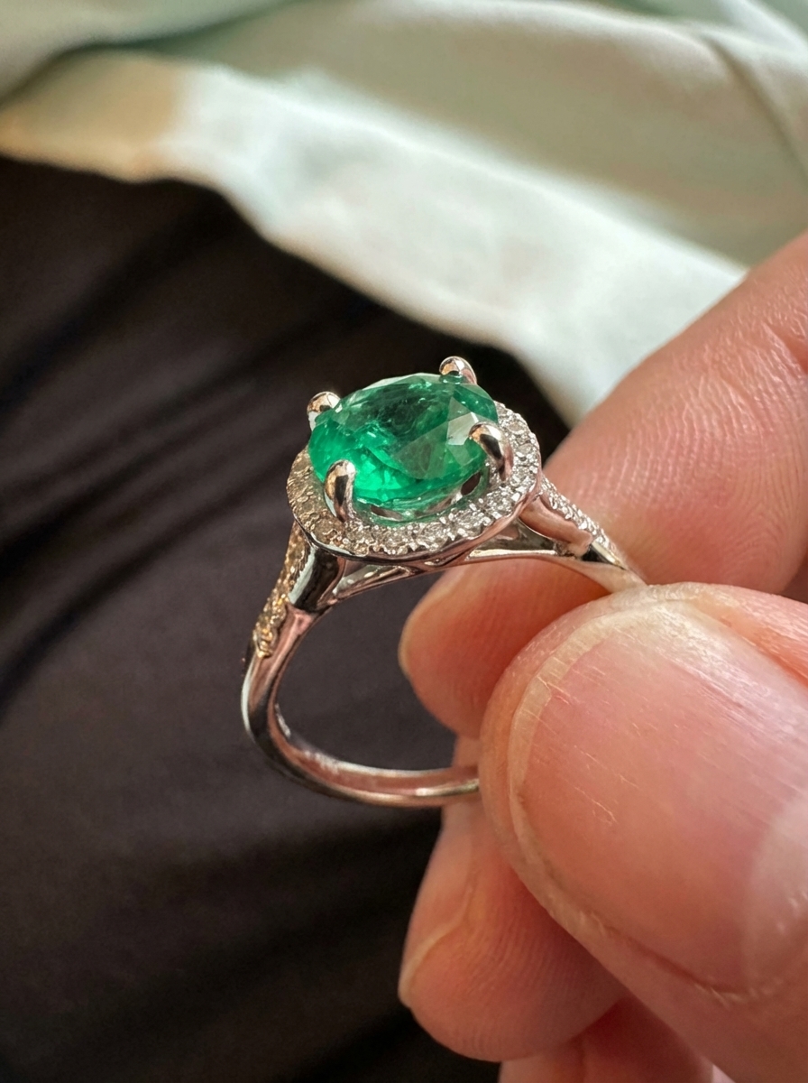 Engagement ring with bad claws causing a rattle sound